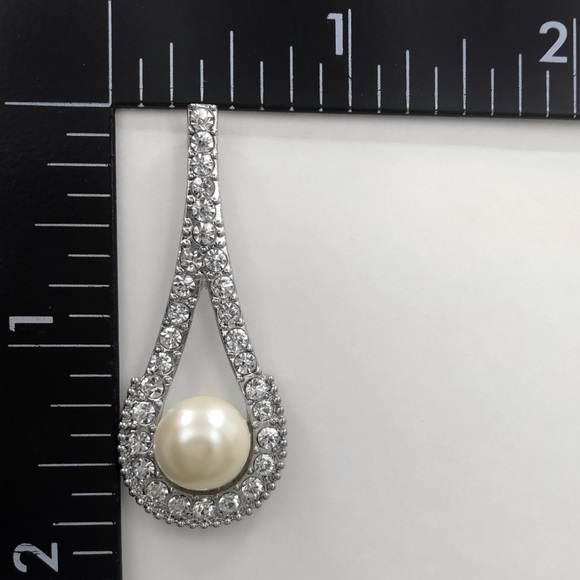 🌼 Teardrop Pearl Formal Fancy Rhinestone Silver Tone Earrings - Picture 3 of 3